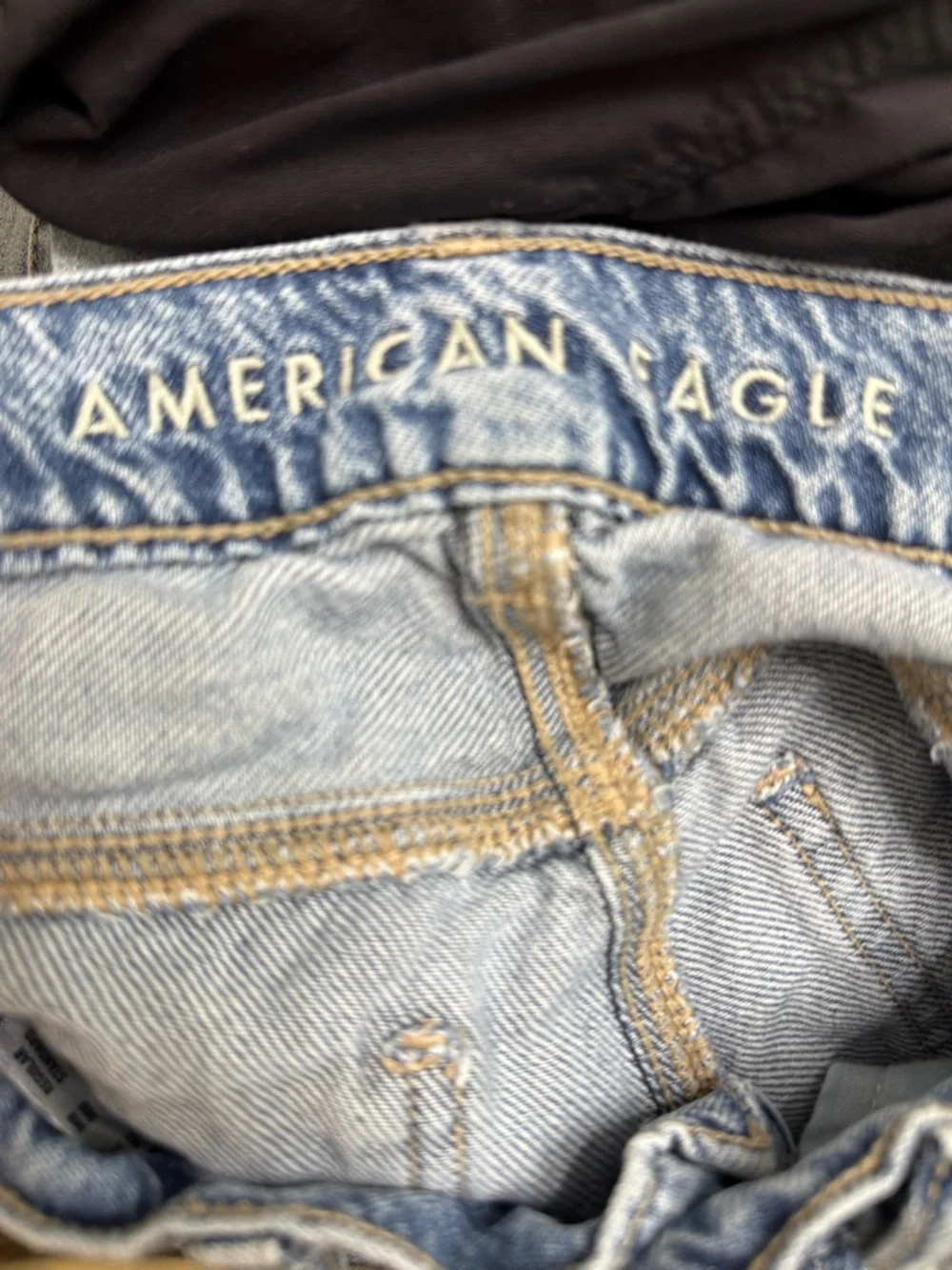 {000} American Eagle Super High-Rise Baggy Wide Leg Women's Jeans in Light Blue - Picture 7 of 9